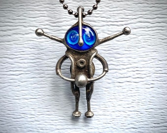 Moonwalker pendant Alien accessories for scientist fan Modern art jewelry Bioshock Biomechanical Cyberpunk Dieselpunk Sci-Fi NASA raypunk