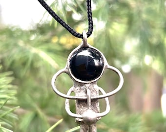 Moonwalker pendant Alien accessories for scientist fan Modern art jewelry Bioshock Biomechanical Cyberpunk Dieselpunk Sci-Fi NASA raypunk