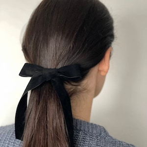 黒のベルベットのロングテールヘアボウ、ベルベットのヘアタイボウ、リボンボウ、ポニーテールヘアボウ、クリップ付きベルベットボウ、レディースヘアボウ