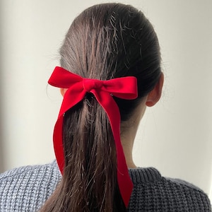 赤いベルベットのロングテールヘアリボン、ベルベットのヘアタイ、リボンのリボン、ポニーテールヘアリボン、クリップ付きベルベットのリボン、大人のリボン、ヘアリボン