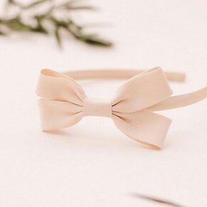 Girls Alice headband, Minimalist headband, Beige hair bow, Bows for girls, Satin headband, Hair bow, Toddler accessories