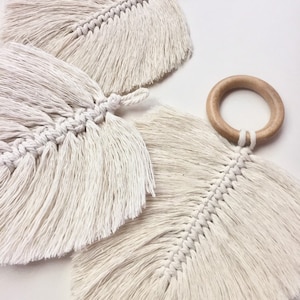 Wystrój pokoju dziecięcego neutralny, Makrama piór, Boho dekoracja ścienna, Wystrój pokoju dla dziewczynki, Wystrój domu na plaży, Zero waste, Ekologiczny