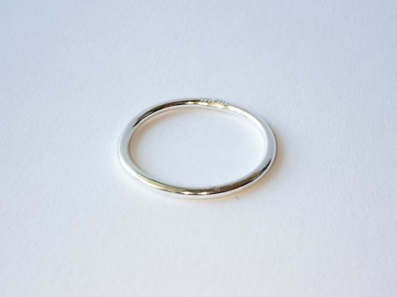 Simple silver ring, minimalist band ring, handmade sterling silver ring. Unisex silver ring. Dainty ring. Delicate ring. Shiny silver ring.