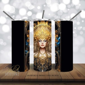 Puede incluir: Un vaso de acero inoxidable con fondo negro y un diseño dorado que representa a una mujer con una corona dorada y detalles intrincados. El diseño recuerda a una diosa o una figura mítica.