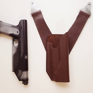 koska's leather holster for Westar 35 blaster - cosplay reeves costume