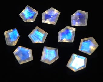 Kite Rainbow Moonstone: 10 x 8 mm diamantslipad ädelsten (10 st)