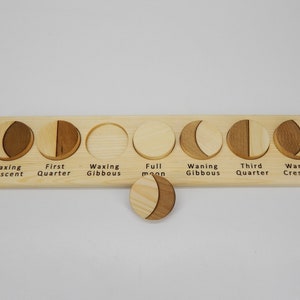 Fases da lua Quebra-cabeça de madeira Waldorf Montessori Toy Calendário de madeira da lua