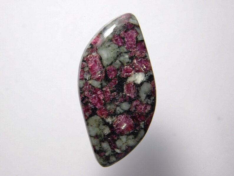 Natural Eudialyte Cabochons Low Price Best Price Eudialyte Gemstone Top Handmade Eudialyte loose gemstone for jewellery 32 Cts.D-3132