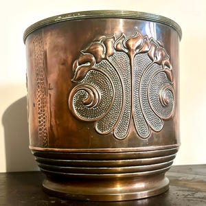 Beldray Arts and Crafts antique jardinière planter pot plant copper box industrial antique vintage Victorian stand holder