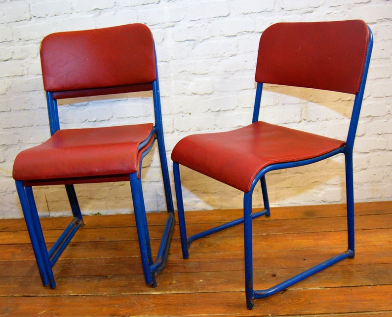 VINTAGE STACKING CHAIRS BAKELITE RED FRAMES RETRO INDUSTRIAL BLACK RED SEATS