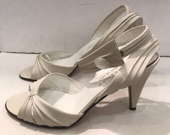 Vintage white leather sandals made in Italy, Shalako, size 36 / high heels