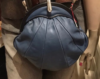 Vintage Italian shoulder bag in blue leather, vintage 1970's, 100% leather, ZAGOFABIO