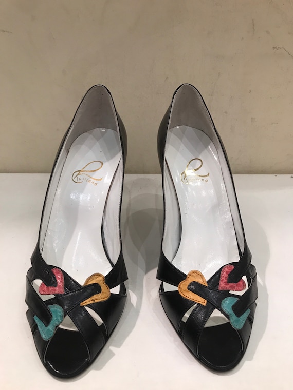 Escarpins Vintage Années 80 En Cuir Noir Avec Motifs Cœurs - Pointure 40,5 - Neuf Sans Boîte