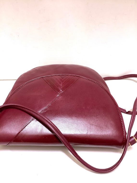 Vintage 70s bag in burgundy leather. 100% leather - image 2