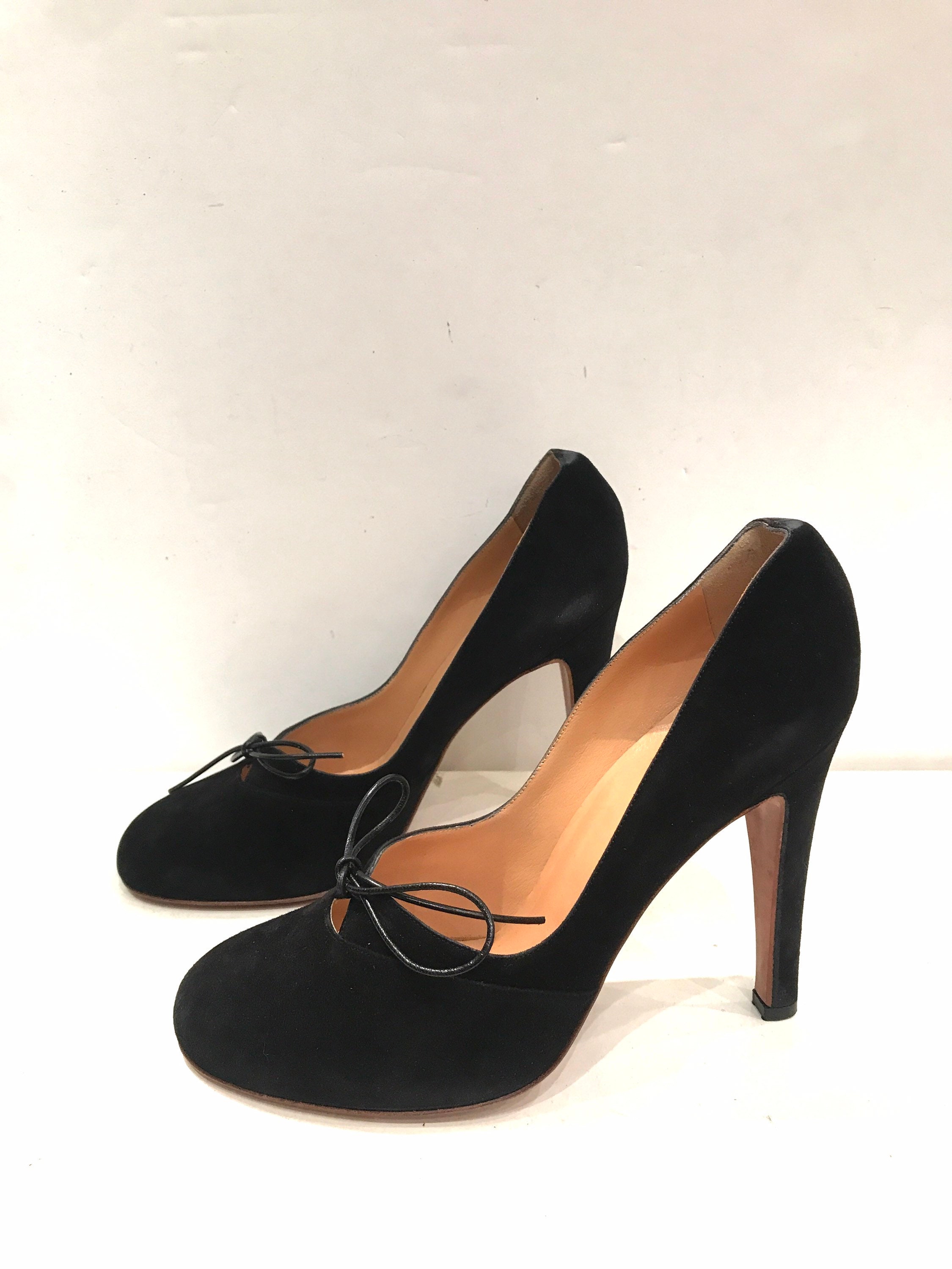 Heels with cheap shoelaces