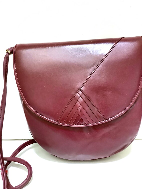 Vintage 70s bag in burgundy leather. 100% leather - image 5