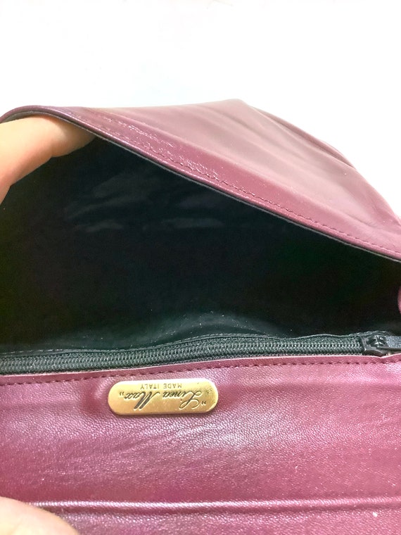 Vintage 70s bag in burgundy leather. 100% leather - image 3