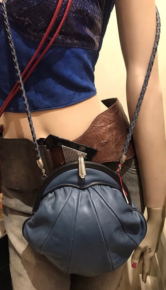 Vintage Italian shoulder bag in blue leather, vint