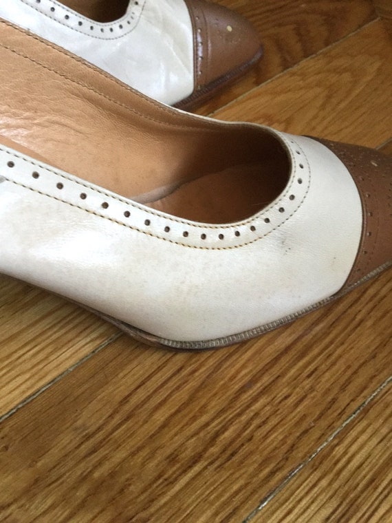 Vintage pumps rear flange brown and white - round… - image 5