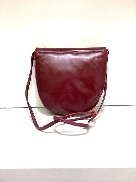 Vintage 70s bag in burgundy leather. 100% leather - image 4