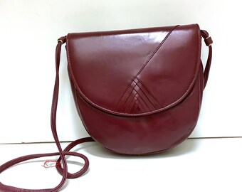 Vintage 70s bag in burgundy leather. 100% leather