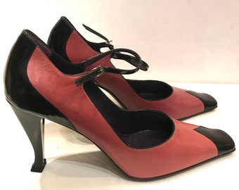 Vintage 1970er Jahre, neue italienische Pumps aus schwarzem Leder und Glyzinien – hoher Absatz, hergestellt in Italien, Größe 39