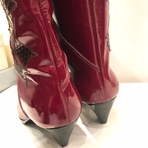 Vintage burgundy patent leather boots decorated with python patterns / Made in Italy, 100% leather, size Ue 39 UK 6 US 8 new image 2