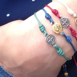 St Benedikt Segen Armband, Katholisches Armband, Kordel Kreuz Armband, Heilige Benedikt Medaille, Katholische Armbänder / Thelightjewelry