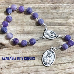 St. Philomena Chaplet, Schutzpatronin der Babys, Säuglinge, Kinder und Jugendliche, Colliers, Rosenkranz, Gebetskette, Edelstein-Charmkette, St Philomena