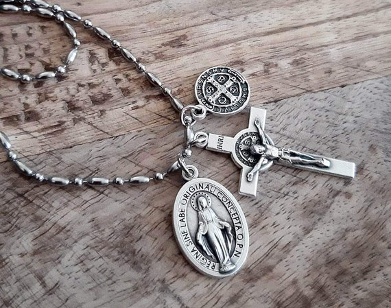 Buy Saint Michael Pendant Prayer Catholic Patron Necklace Protection M1  Round Silver Online | Brosa