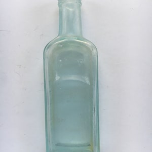 Antique Davis Vegetable Pain Killer Glass Opium Bottle