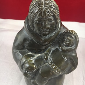 Aardvark Soapstone Carving Inuit Eskimo Woman With Child