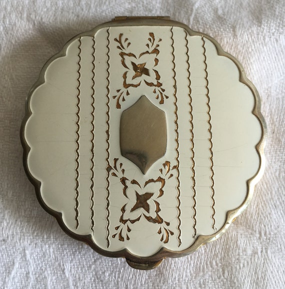 White Enamel Compact Powder Rouge