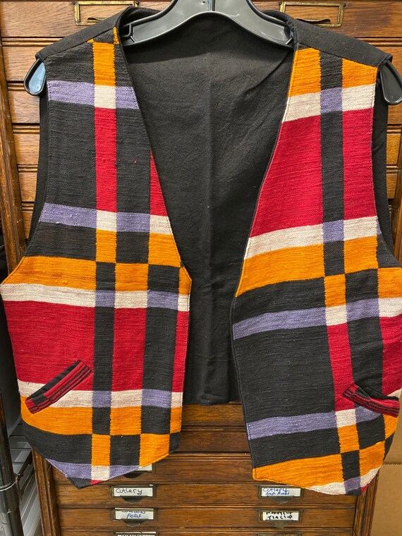 Men’s Medium Hand Woven Vest - image 1