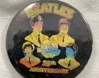 ビートルズ15周年記念ピンバッジ ジョン・レノン、オノ・ヨーコ