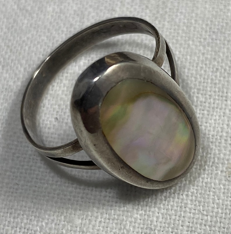 Sterling Silver And Mother Of Pearl Ring Size 8