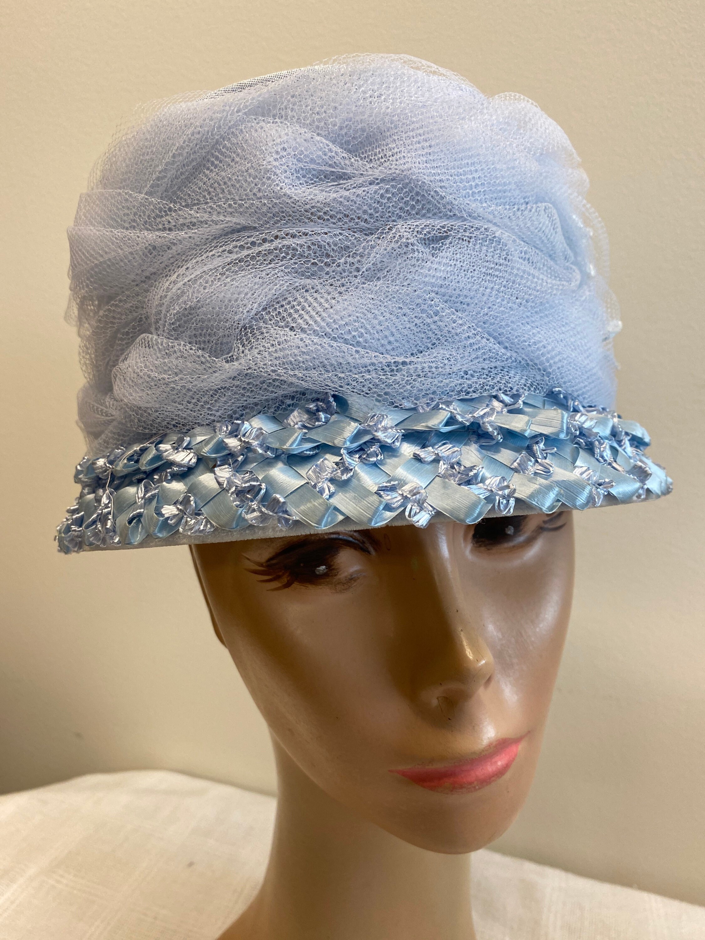 Light Blue Raffia With Netting Bucket 