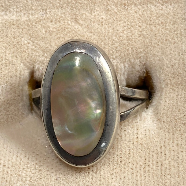 Sterling Silver And Mother Of Pearl Ring Size 8