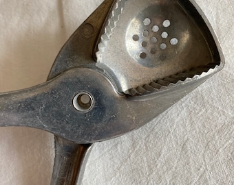 Irving Ware Aluminum Lime Lemon Squeezer