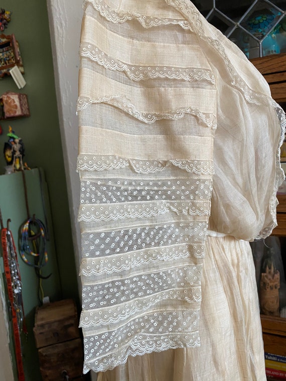 1900's Victorian Lace Tissue Silk Wedding Dress - image 5