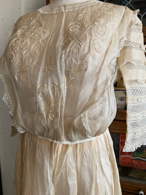 1900's Victorian Lace Tissue Silk Wedding Dress - image 9