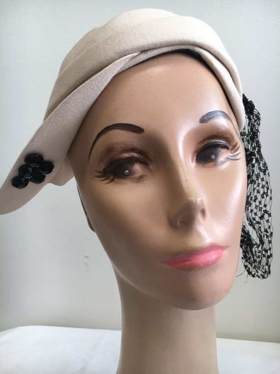 Lecie Original 1930's Beige And Black Felt Slouch