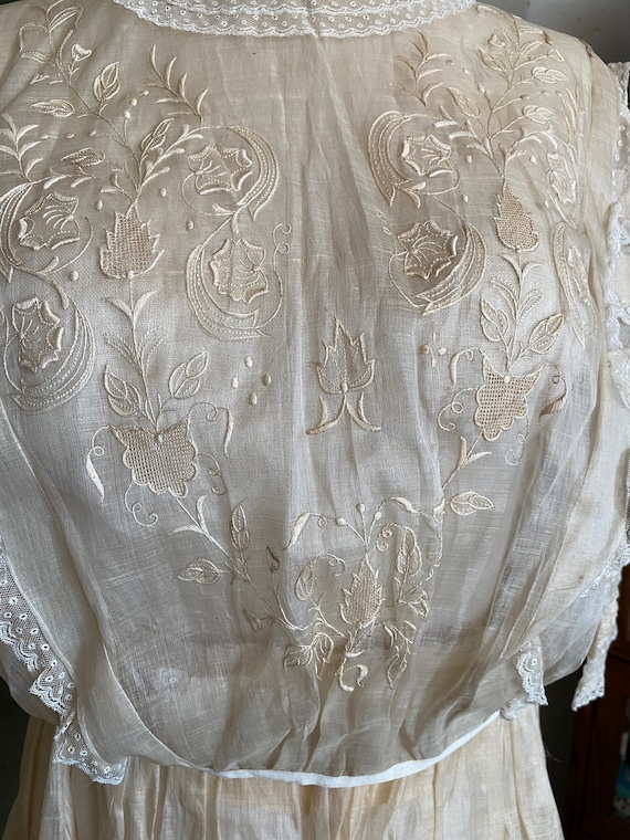 1900's Victorian Lace Tissue Silk Wedding Dress - image 2