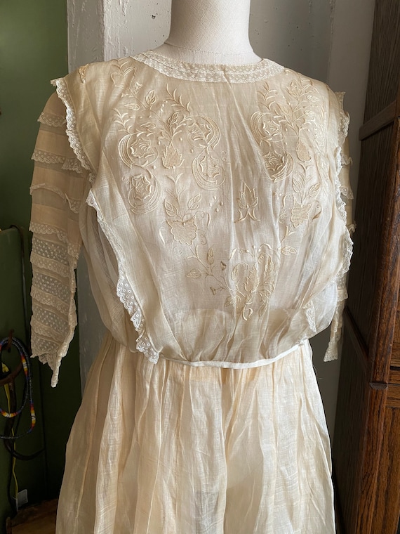 1900's Victorian Lace Tissue Silk Wedding Dress - image 1