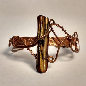 Vintage Style Bangle with Gemstone
