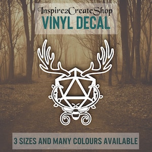 Pode incluir: Autocolante de vinil branco com um design geométrico com chifres, uma forma de vários lados e detalhes florais. O texto "Inspire2CreateShop VINYL DECAL" está no topo e "3 SIZES AND MANY COLOURS AVAILABLE" na parte inferior.