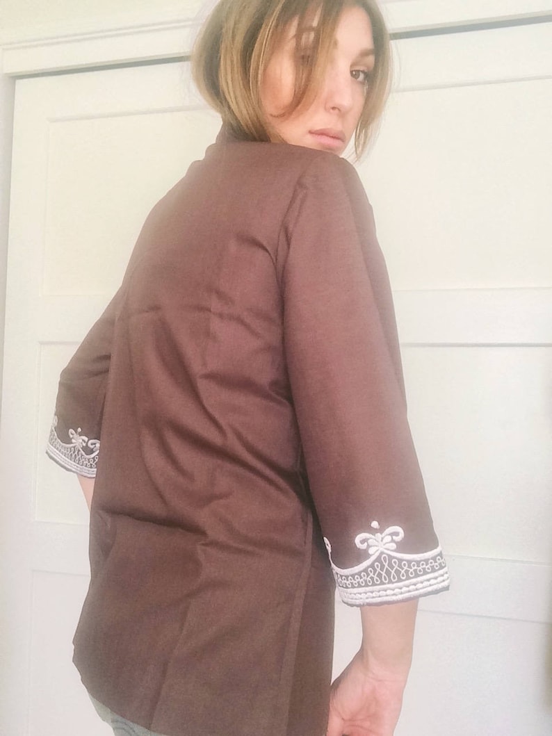 Beautiful bohemian 1970/'s brown and white embroidered Indian-style button up blouse Made in the USA