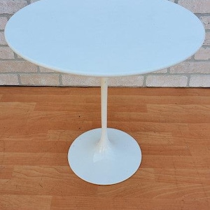 Mid Century Modern Knoll Tulip Side Table