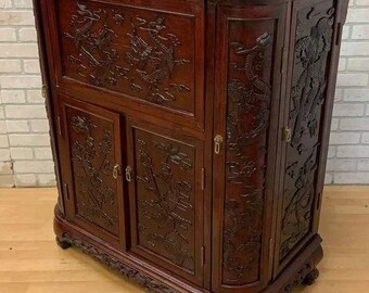 ミッドセンチュリーモダンの彫刻が施された華麗な中国ローズ