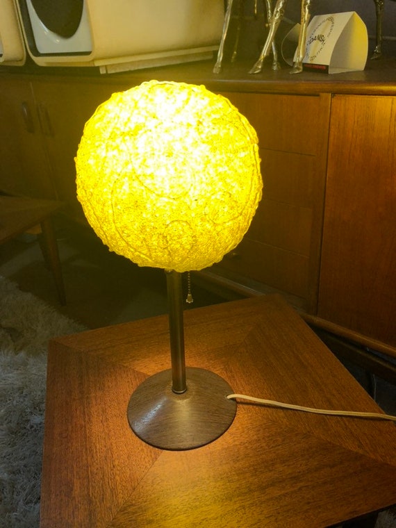 Vintage Mid Century Modern Yellow Spaghetti Lucite Table Lamp